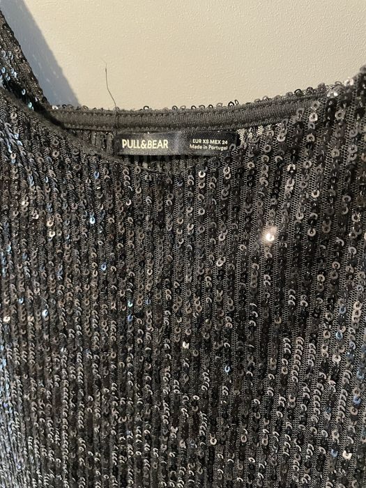 Czarny cekinowy top na ramiączkach