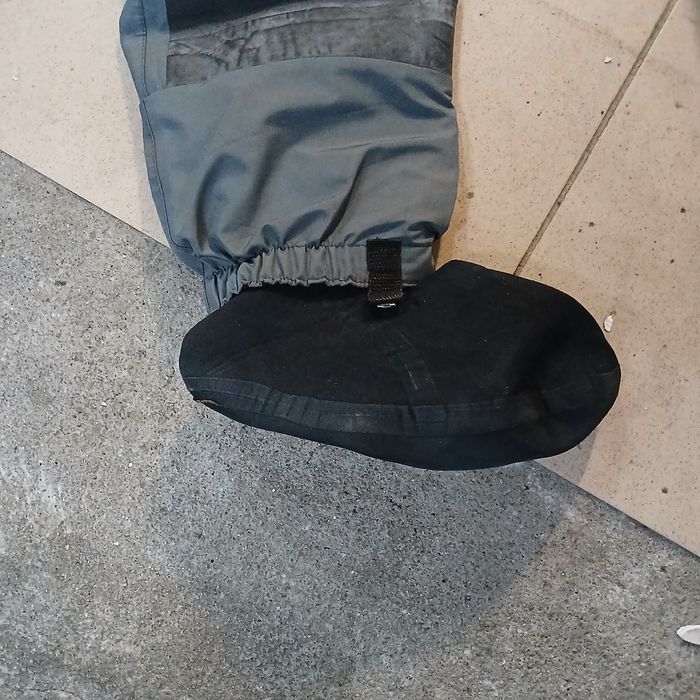 Calça com bota para pesca