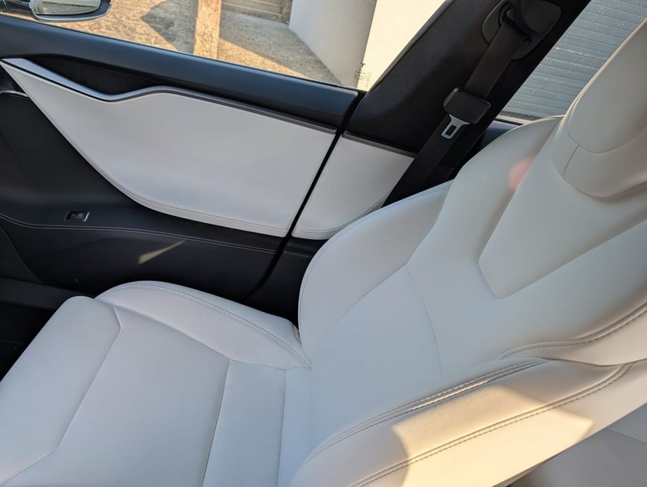 Tesla Model S — fotografia 12
