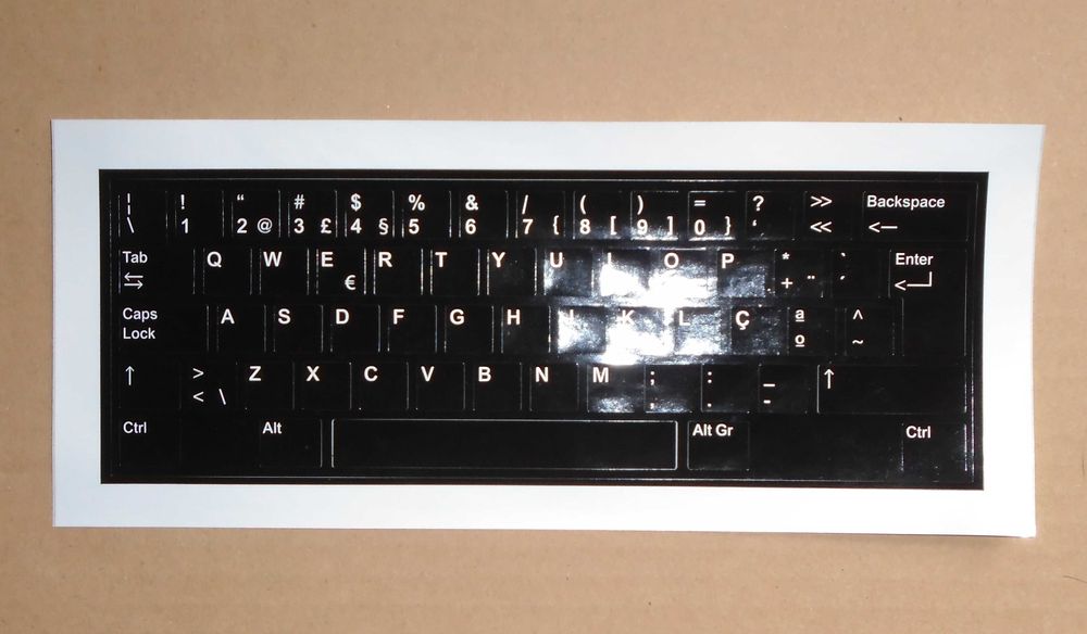 Self-adhesive keys convert foreign keyboards into NEW Portuguese64585104113537124