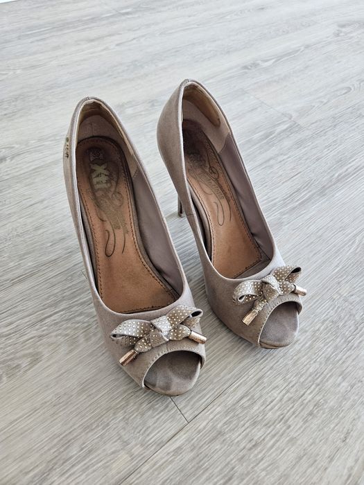 Sapatos beige de salto 39 Xti