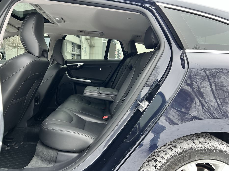 Volvo v60 2.0 4D Автомат Не фарбована