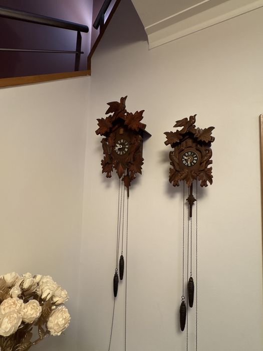 Vendo 2 relógios cuco em caixa de madeira