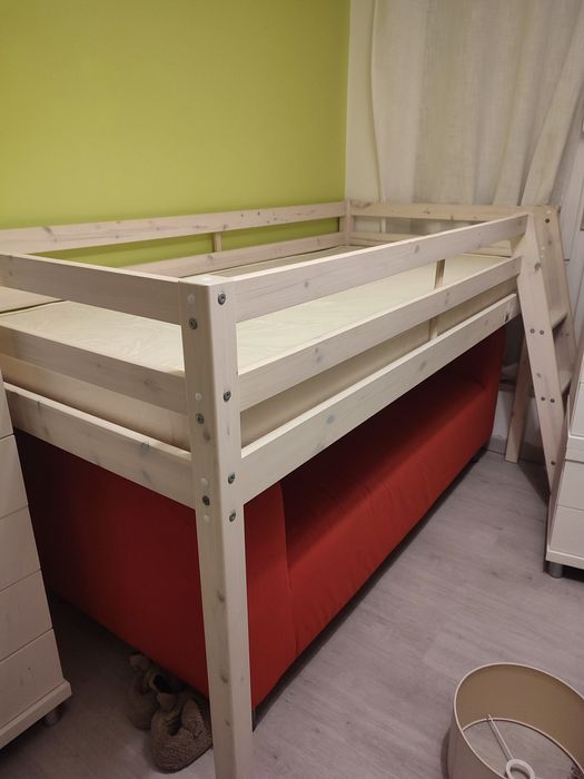 Cama de criança e colchão