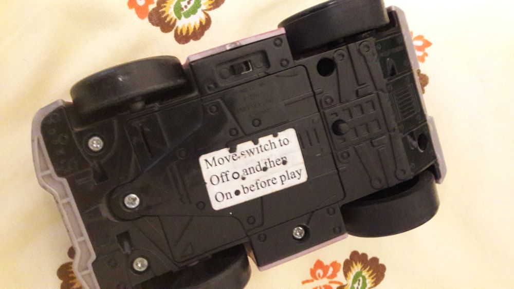 Mattel auto wyścigowe interaktywne, wydające dzwięki, samojeżdzące