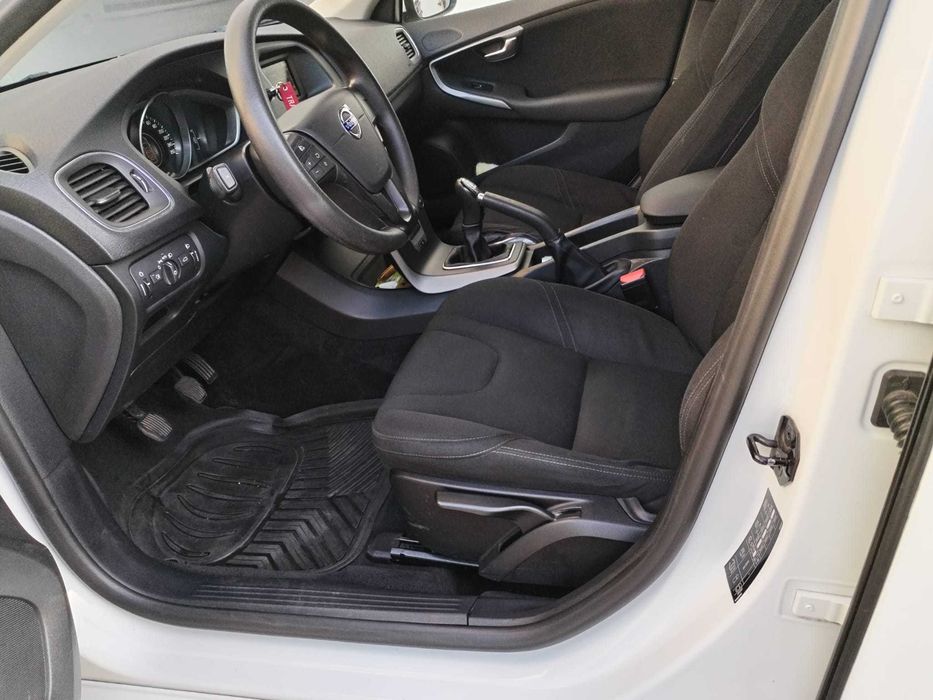 VOLVO V40 D3 Impecável