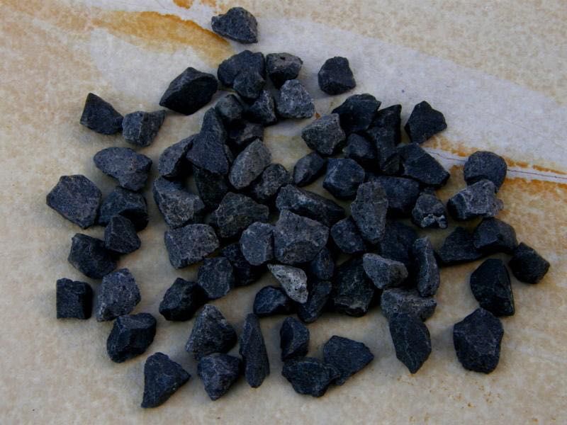 Grys bazaltowy kamień ogrodowy grafitowy czarny kamień ozdobny wysyłka