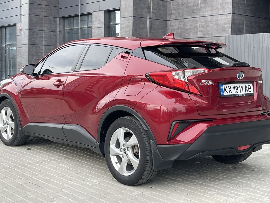 Продам офіційний автомобіль Toyota CH-R  Гібрід .