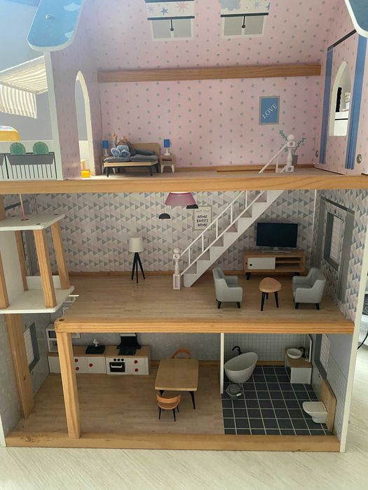 Casa de bonecas em madeira - como nova