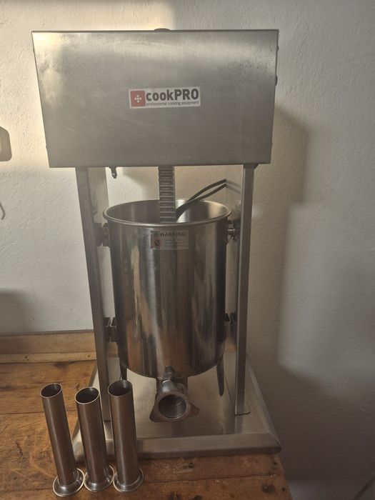 ektryczna  nadziewarka  do kiełbas 10L COOKPRO