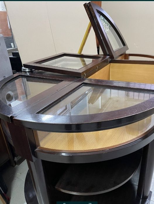 Magnífica Vitrine Expositor com Excelente Acabamento Desenho Exclusivo