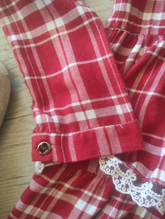 Sukienka z falbanami