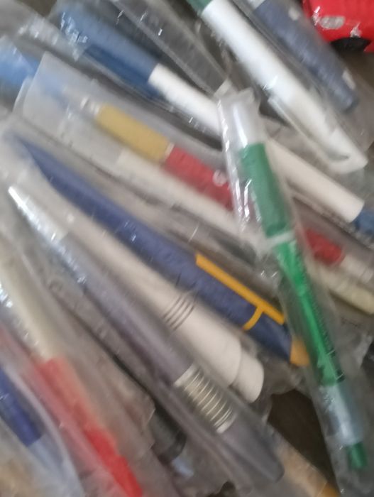 Lote de 22 canetas ainda no plástico