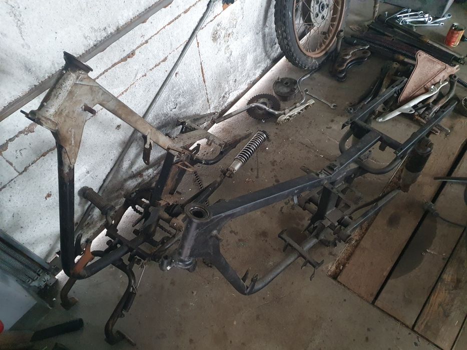 Części WSK mechaniczne i blacharskie sprzedam