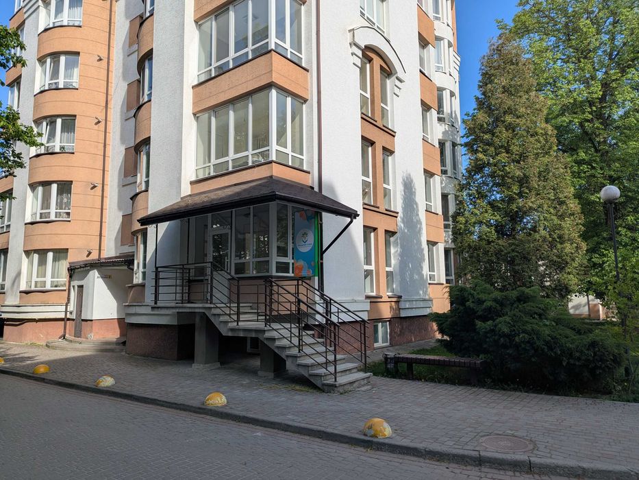 Фасадне приміщення в Калиновій Слободі