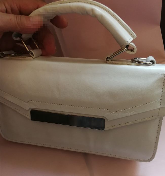 Кожаная каркасная белая сумка