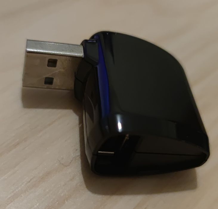 Conector USB A macho vira 90° em USB A fêmea