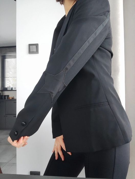 Elegancka czarna marynarka
