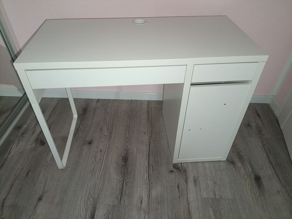Białe biurko Ikea Mickie