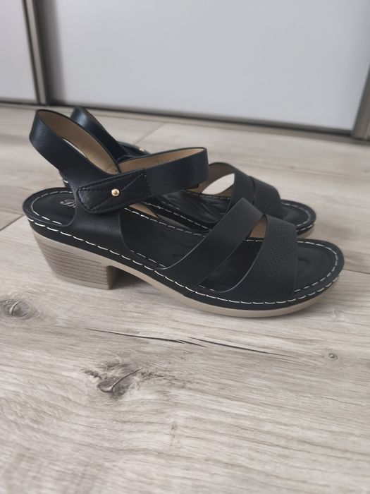 Nowe sandały damskie rozmiar 40