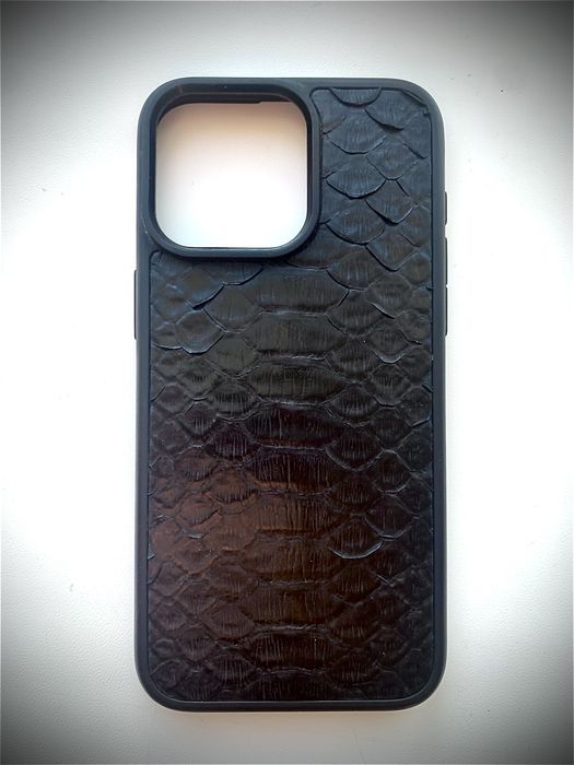 Кейсы на Iphone 16 Pro Max из натуральной кожи питона и карбоновый