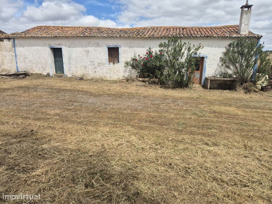 Monte Alentejano com casas a 5km da Aldeia dos Fernandes
