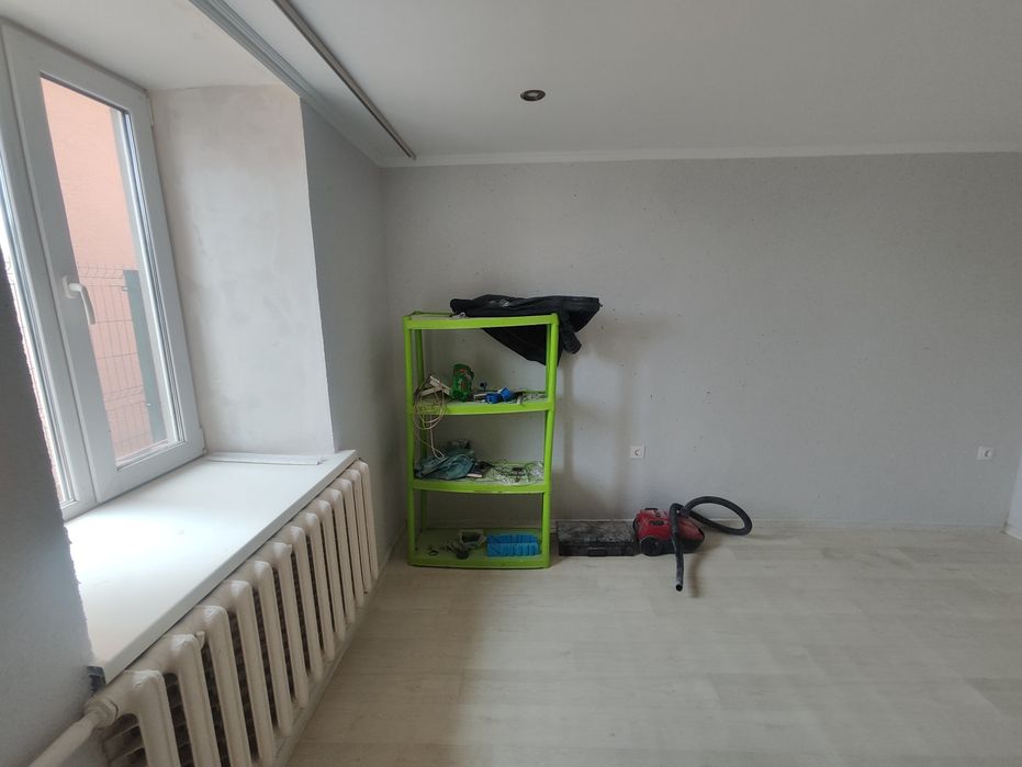 Часть дома и 10 соток 
Асфальтированная улица.
Учас