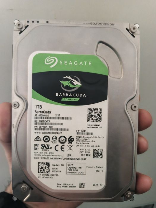 Продам HDD 1TB Barracuda