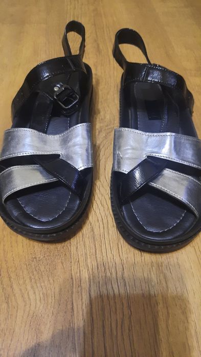 Босоніжки жіночі