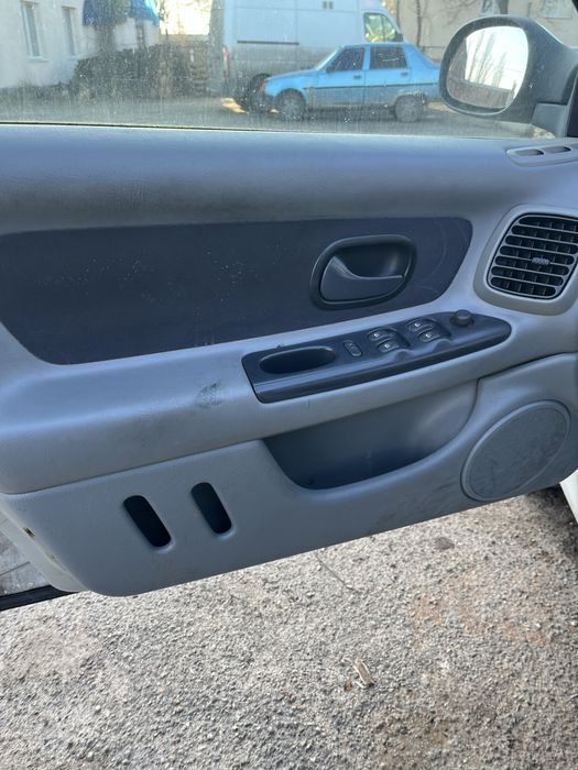 Продам Renault Laguna 1.6 бензин 2000 року