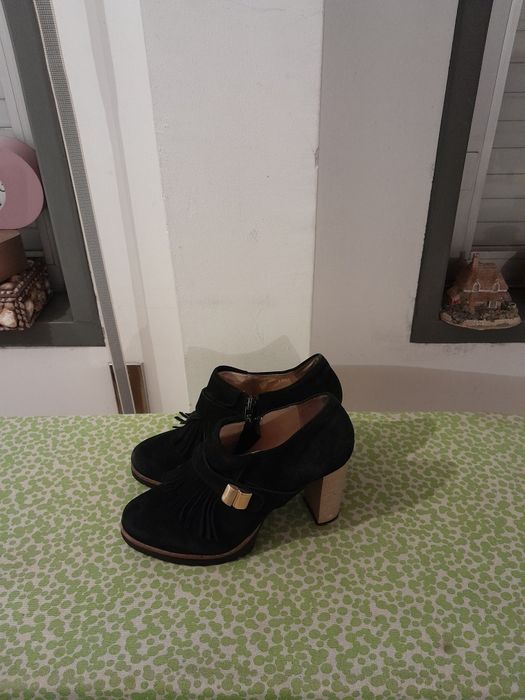Vendo Sapatos de Senhora muito bonitos como novos