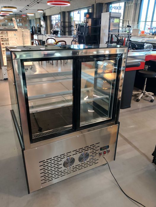 Witryna cukiernicza, Lada cukiernicza,