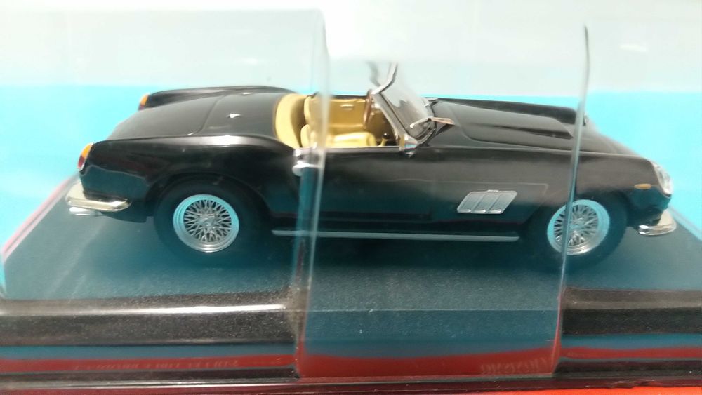 Ferrari 250 GT California (1957) - Miniatura IXO/Altaya à escala 1/43