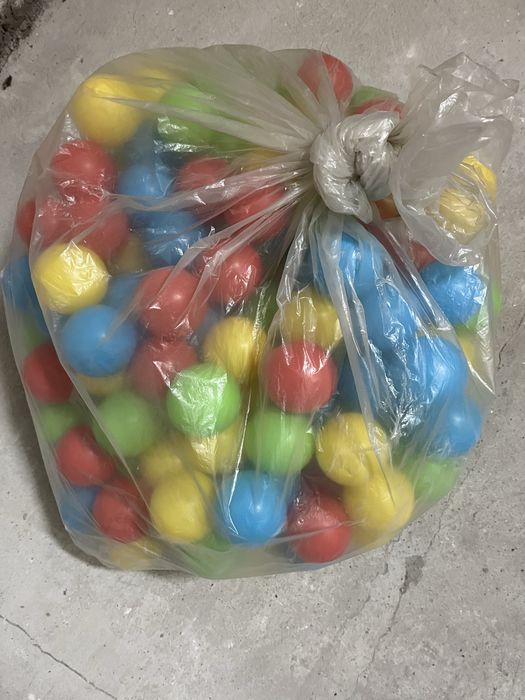 Basen/kojec z kulkami do zabawy dla dziecka