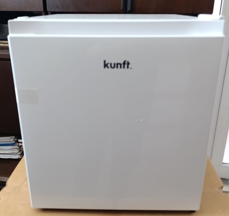 Mini bar KUNFT KMB9119 WH 45L / 50cm (3 anos garantia)