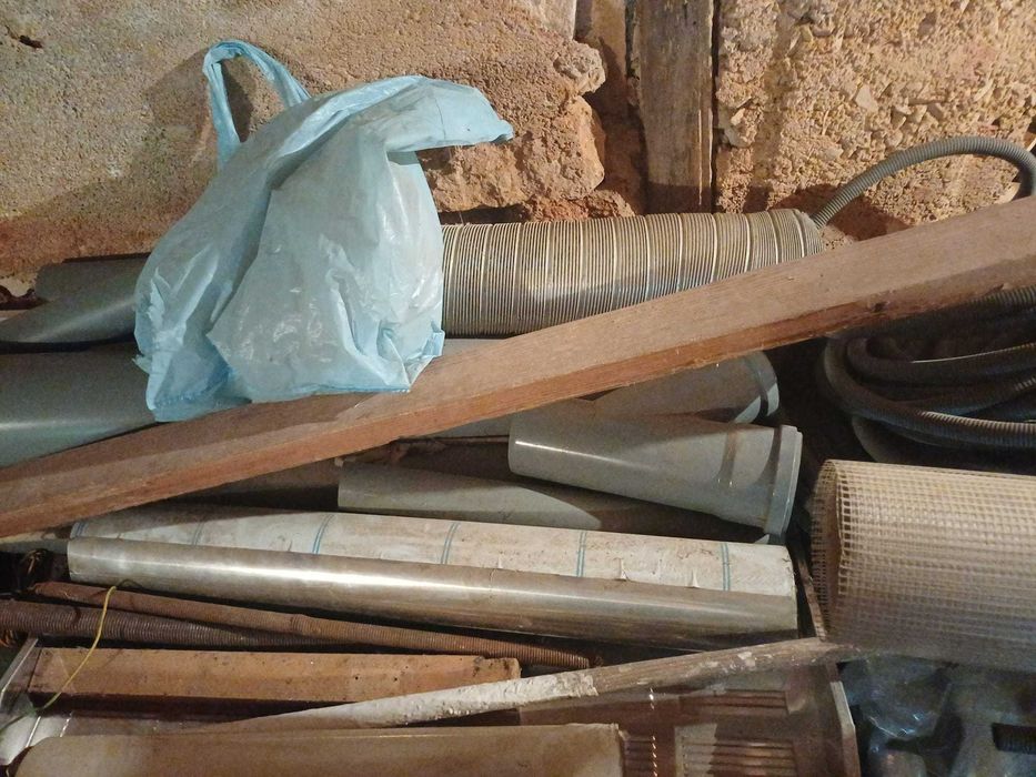 Sobras de materiais de construção civil
