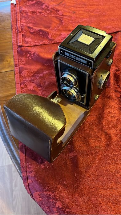 Antiga maquina fotografica ikoflex