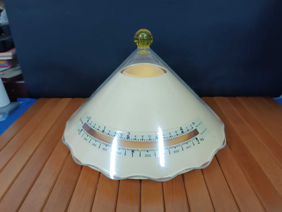 Fabulosa balança de cozinha Guzzini Italiana. Peça de Design