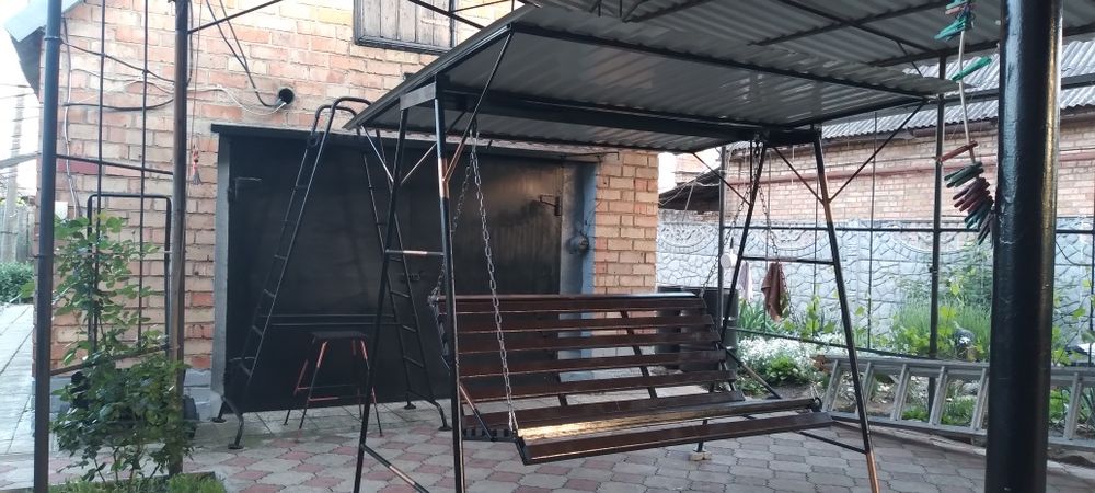 Продам садовую качелю.