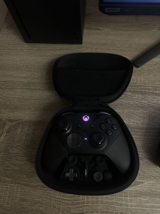 Xbox (Series X) (1TB) + elite controller 2