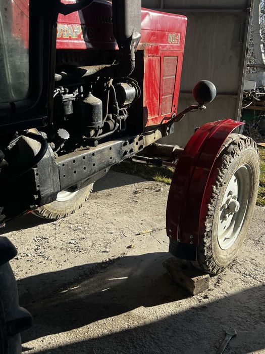 Трактор мтз 80 в робочому стані