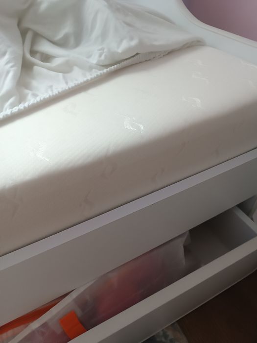 Sprzedam łóżko dziecięce z materacem 80x180