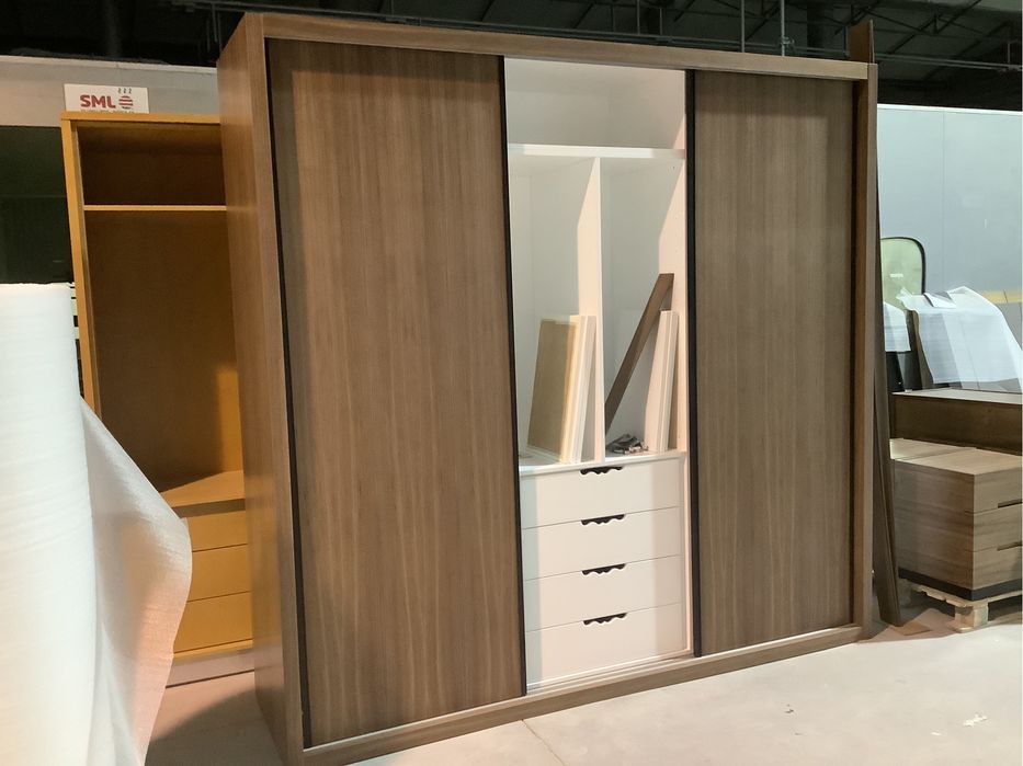 Fazemos rouupeiros por media,em hidrofago lacado brilho ,ou mate ,.