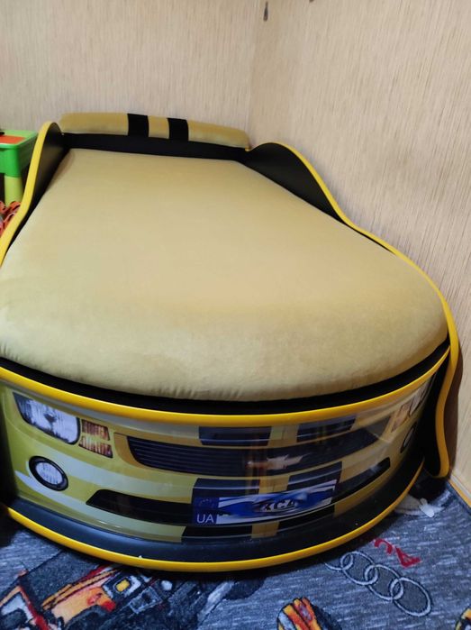 Детская кровать машина