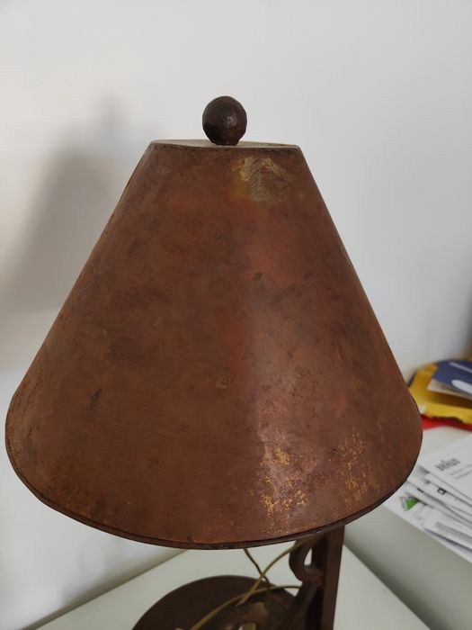 Candeeiro Rústico de Mesa em Ferro