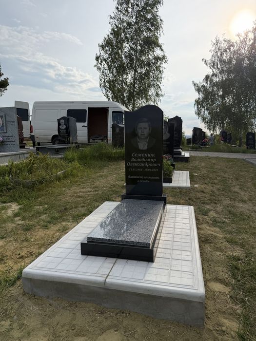Бюджетні памʼятники з НАТУРАЛЬНОГО ГРАНІТУ | Одинарні | Подвійні