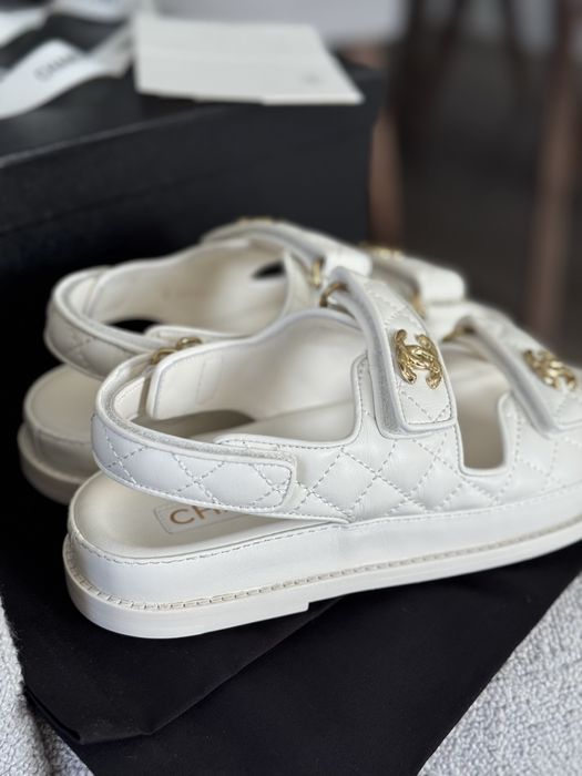 Босоніжки Chanel в оригінальному виконанні
