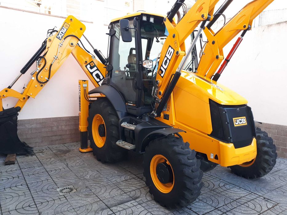 Máquina Retroescavadora JCB 3CX de 2024