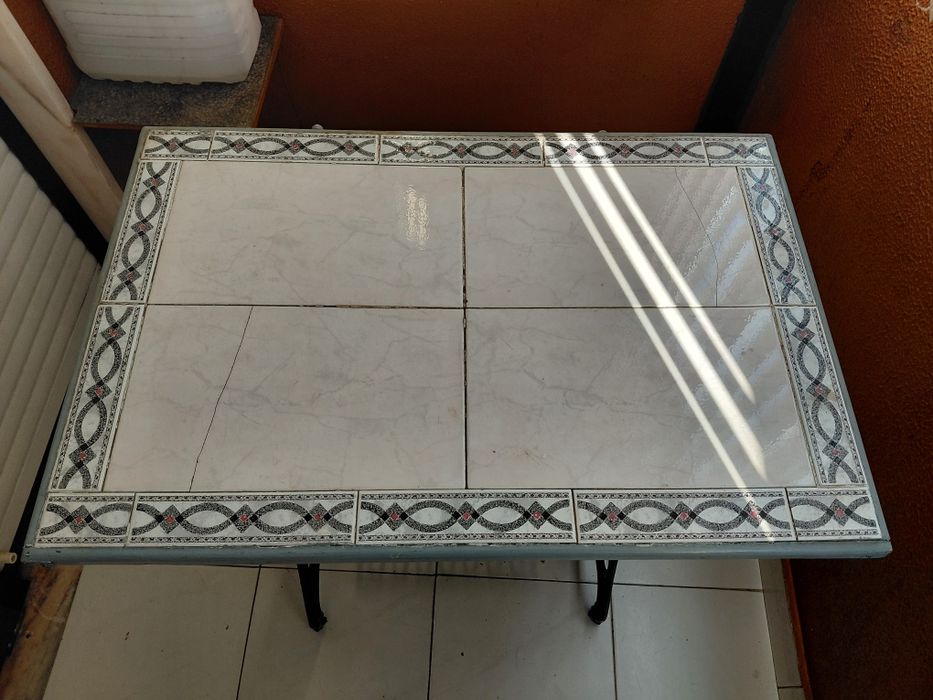 Mesa em armação de máquina Singer