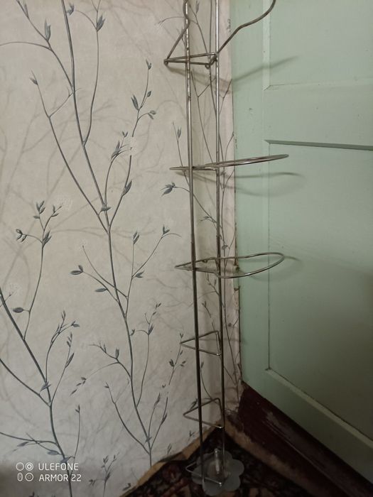 Угловая подставка для цветов